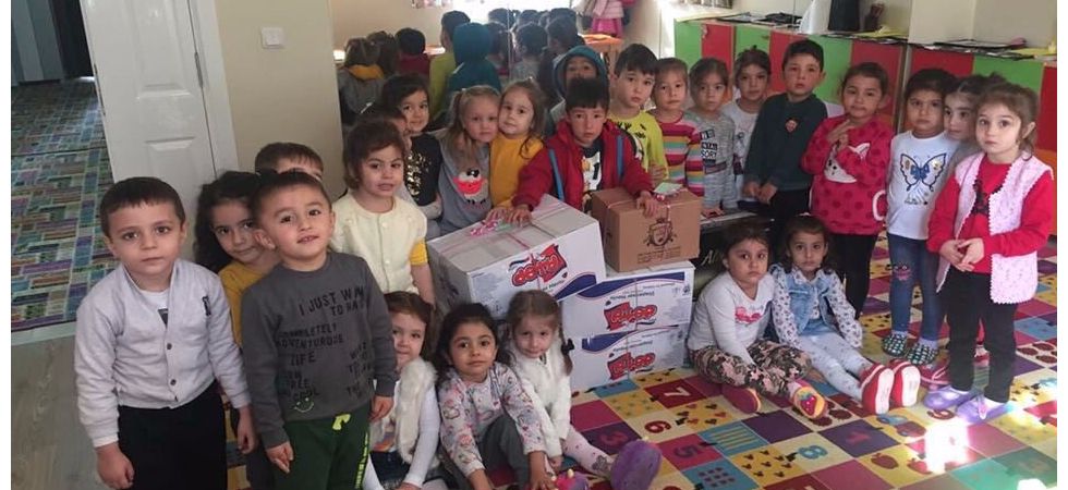 Yaşları Küçük Gönülleri Büyük