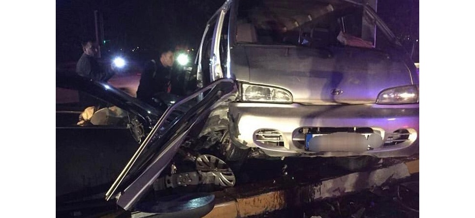 Manisa'da minibüs ile otomobil çarpıştı: 7 yaralı