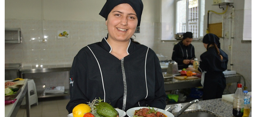 Öğrenciler En Güzel Salatayı Yapmak İçin Yarıştı