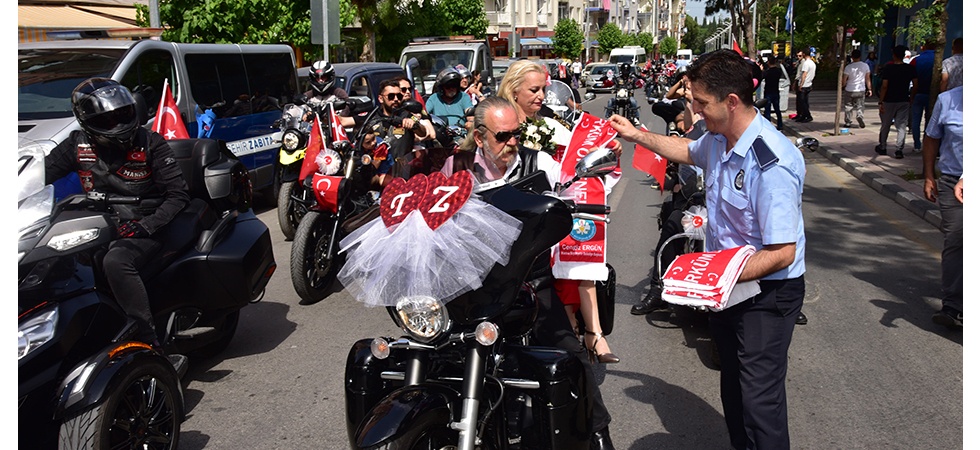 100. yıla 100 motosikletli nikah