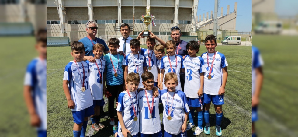 Futbolda şampiyonun adı değişmedi