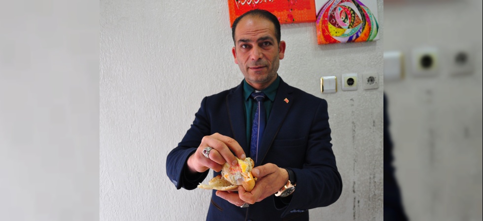 İftarlık pidenin içinden ambalaj atığı çıktı
