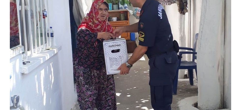 Jandarmadan ihtiyaç sahibi ailelere gıda desteği