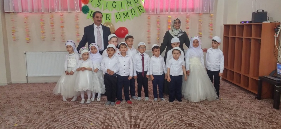 Minik öğrenciler kumbaralarını Yemen için bağışladı