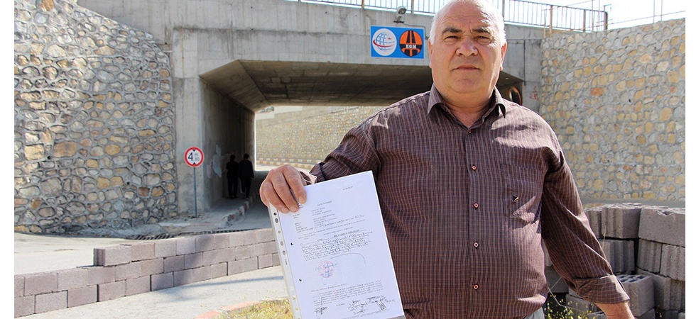 'Tapulu malım' dediği alt geçidi trafiğe kapattı