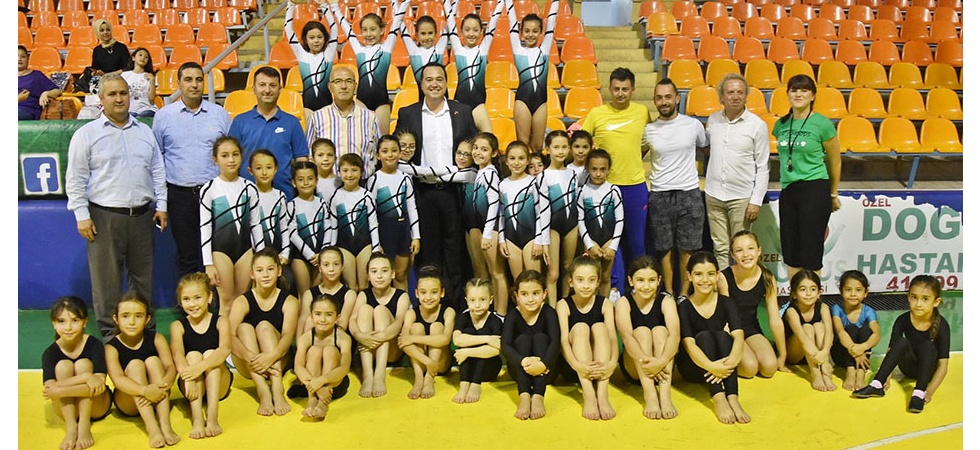 Akhisar’da ilk kez Cimnastik Şenliği düzenlendi