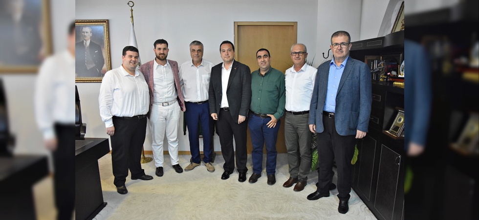 Akhisarspor’un geleceği için iki başkan el sıkıştı