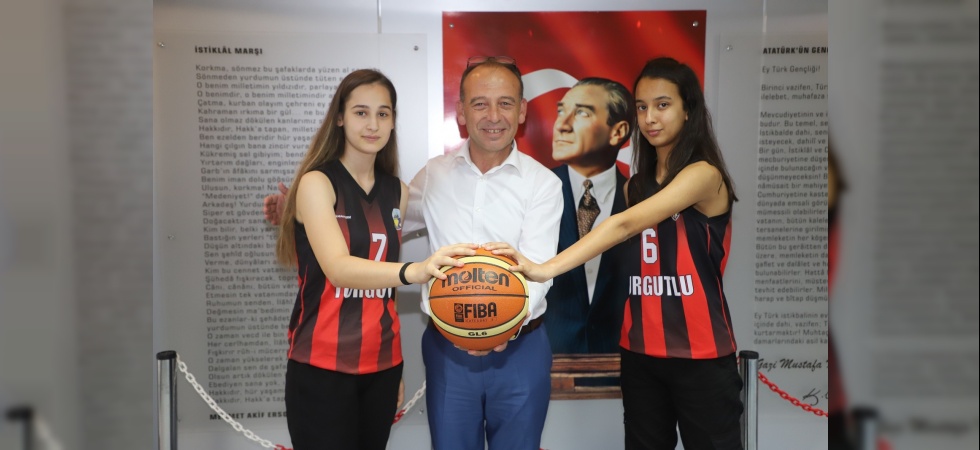 Başkan Akın milli yıldızları kampa uğurladı