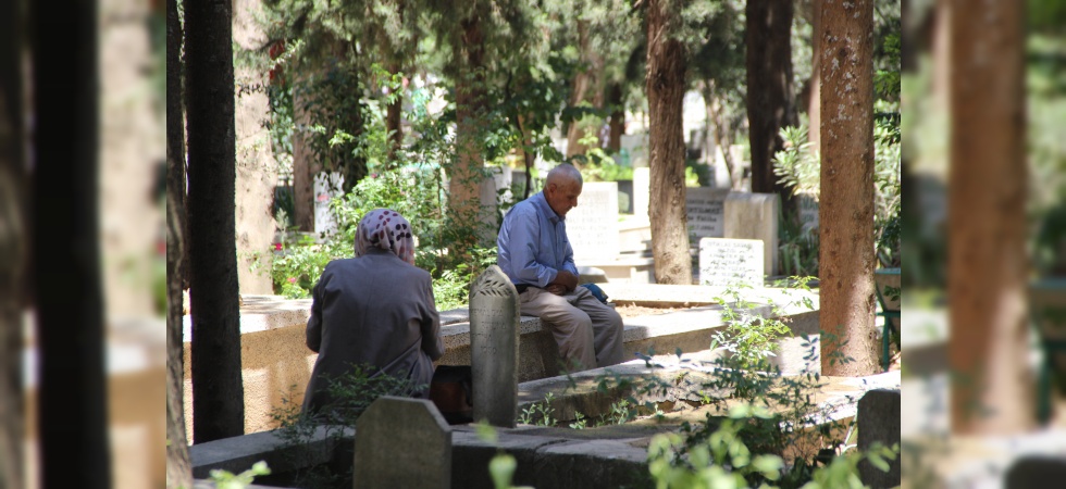 Bayram öncesi mezarlıklara akın