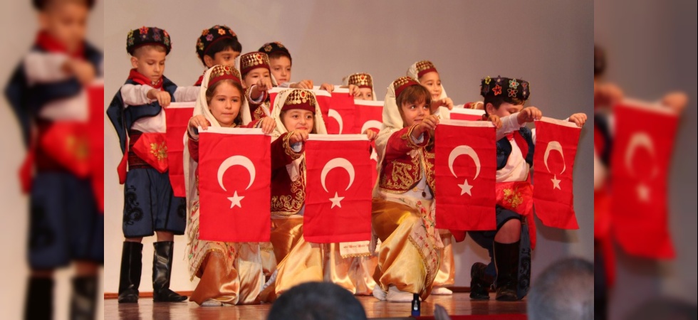 Miniklerin muhteşem gösterisi büyüledi
