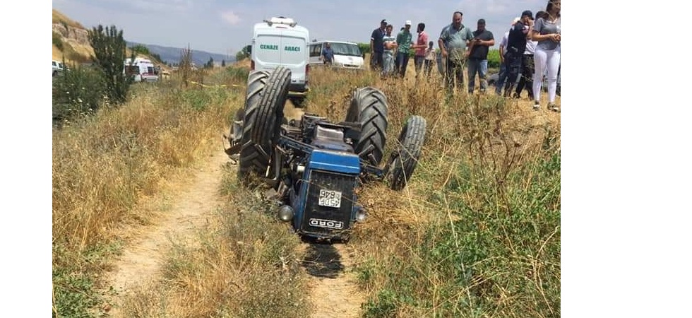 Devrilen traktörün altında kalan sürücü hayatını kaybetti
