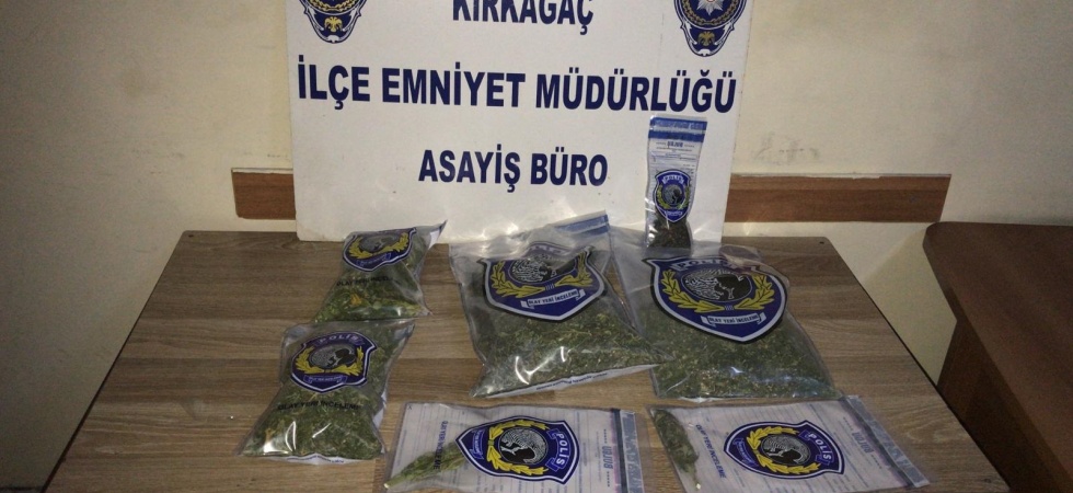 4 kilo esrarla yakalandılar!