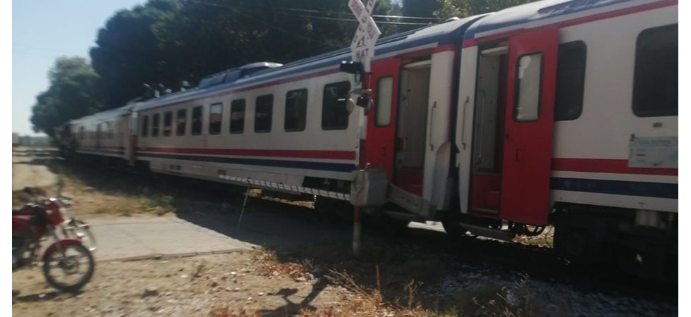 Trenin çarptığı zihinsel engelli hayatını kaybetti