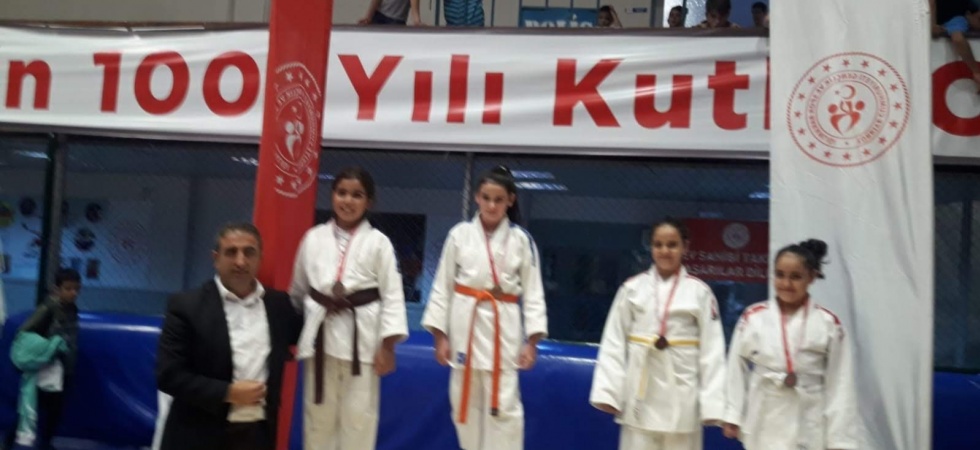 Yunusemreli judocular madalyaları topladı