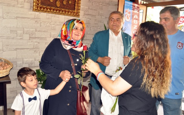 Manisa Trabzonlular Derneği Anneleri Unutmadı.