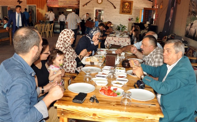 Manisa Trabzonlular Derneği Anneleri Unutmadı.