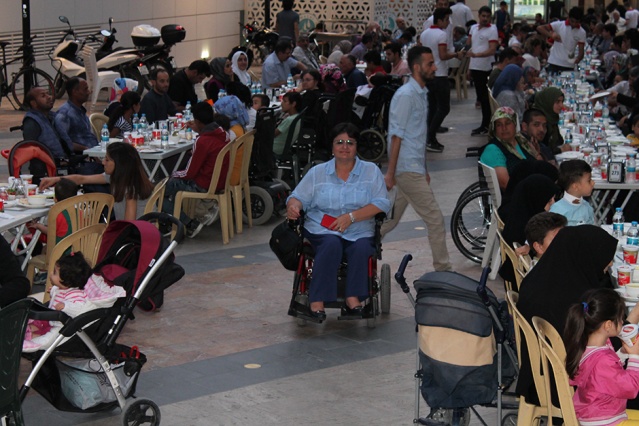 Yunusemre'den Engellilere İftar