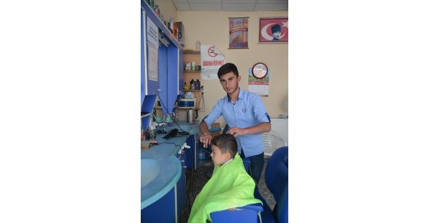 Manisa’da En Genç Girişimci Ödülü Selendili Berber Tuncay Akkaş’ın