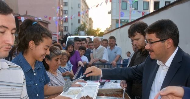 Başak Çelik İftarı Vatandaşla Birlikte Açtı