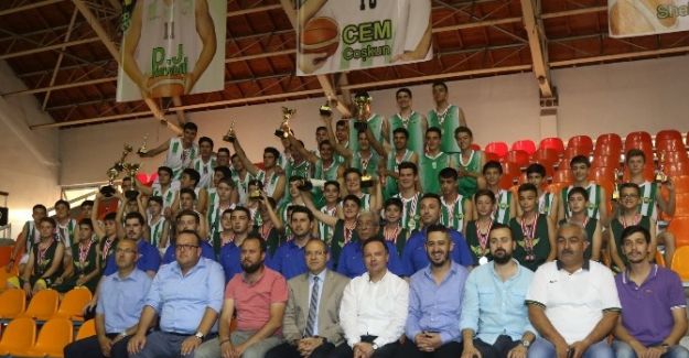 Manisa Bölgesi Basketbol Takımları Ödüllerini Aldı