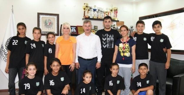 Saruhanlı’da Badminton Takımı Kuruldu