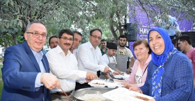 ŞEHZADELER BELEDİYESİ İFTAR SOFRALARINA BEREKET DÜŞÜYOR..