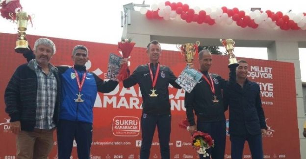 Ahmet Bayram, Darıca Maratonunda yaş kategorisinde ikinci oldu