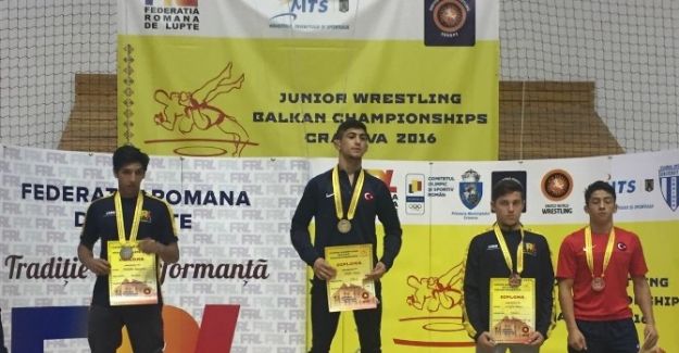Akhisarlı güreşçiler, Balkanlardan 2 altın ve 1 bronz madalya ile döndüler