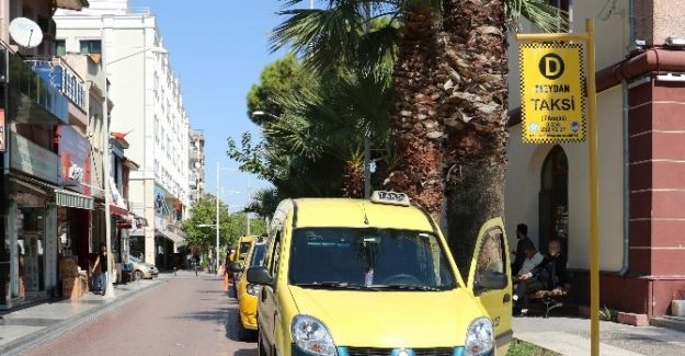 Büyükşehir, taksi duraklarının levhalarını yeniliyor