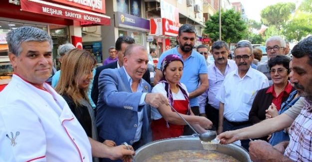 CHP’li meclis üyesinden Salihli’de 2 bin kişilik aşure hayrı