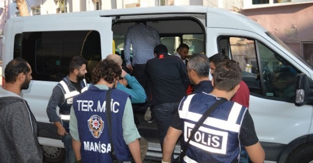 Manisa’da 13 polis tutuklandı
