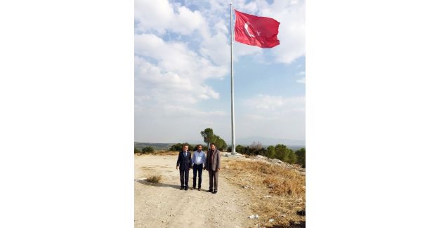 Saruhanlı Ovası’na dev Türk Bayrağı
