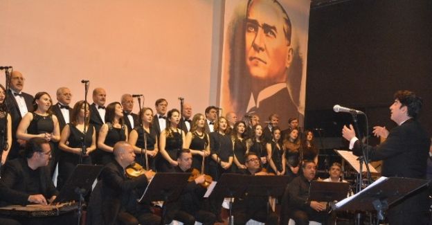 Akhisar Musiki Derneği’nden muhteşem konser