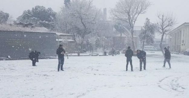 Kula’da okullara kar tatili