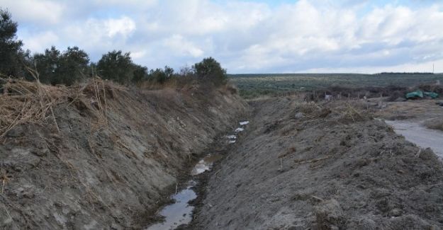 Zeytinliova deresinde temizlik çalışması