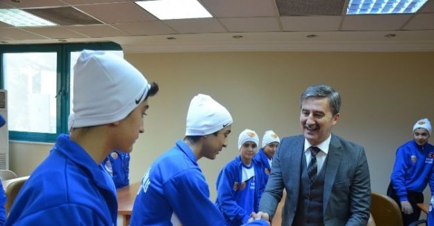 Başkan Şirin sporcu öğrencileri ağırladı