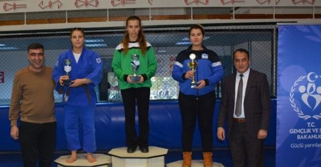 Manisa Büyükşehir judoda rakip tanımıyor