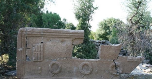 Manisa’da 2 bin 400 yıllık okul müdürüne ait lahit bulundu
