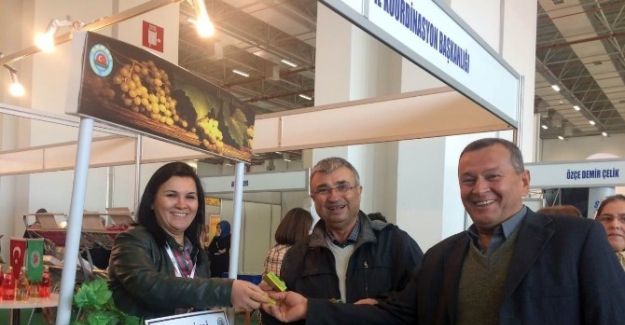 Salihli Ziraat Odası, Agroexpo’da üzüm dağıttı