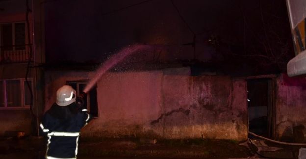 Evi yanan anne, oğlunu göremeyince gözyaşlarına boğuldu