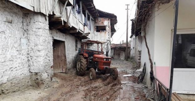 Gördes’te çamur içinde yaşam mücadelesi