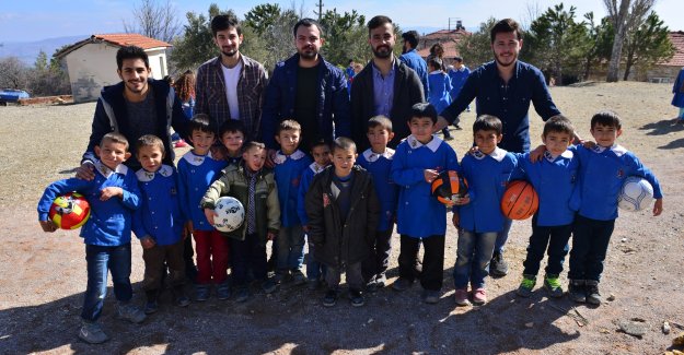 MCBÜ Öğrencilerinden Köy Okullarına Destek