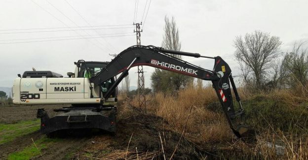 Akhisar’da taşkın tehlikesi ortadan kaldırıldı