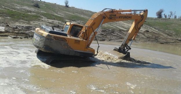 Karakozan Mahallesinde gölet temizliği