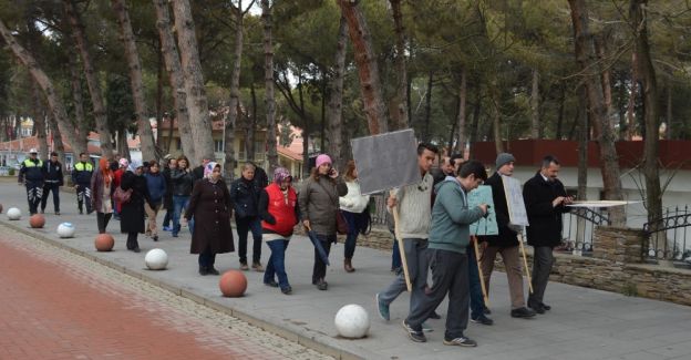 Kula’da Tıp Bayramı yürüyüşü