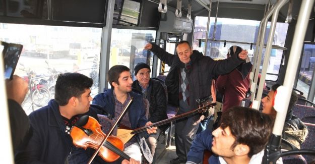 (Özel Haber) Halk otobüsünde sazlı sözlü yolculuk