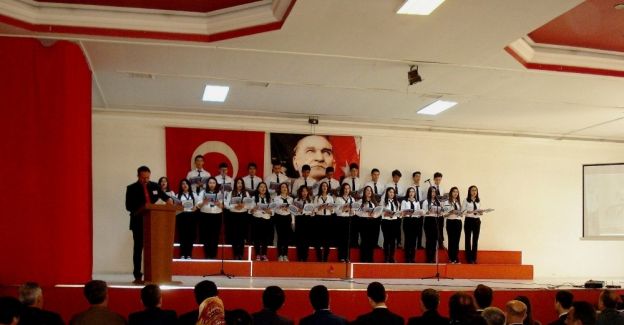 Sarıgöllü öğrenciler Mehmet Akif’i andı