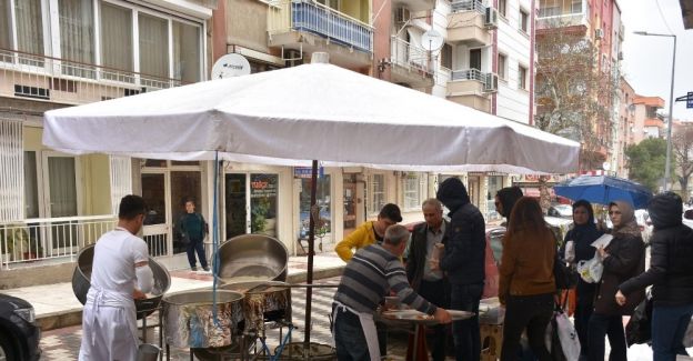 Şehzadeler esnafından ‘Evet’e lokmalı destek