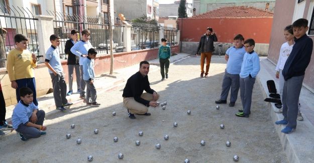 Turgutlu Belediyesinden öğrencilere Bocce sahası