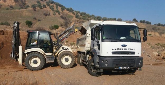 Yol çalışmaları Kurudere Mahallesinde devam ediyor